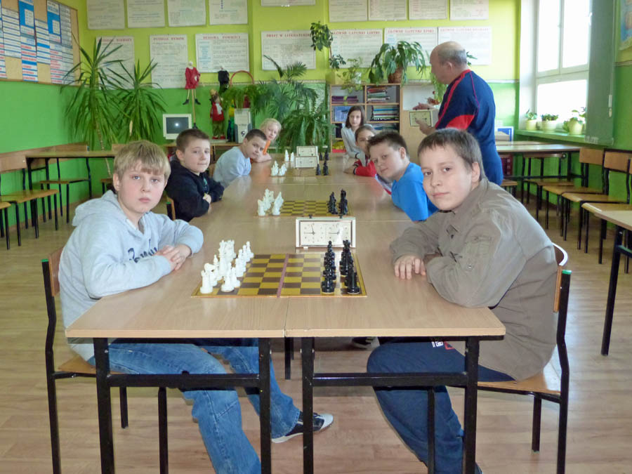 Na szkolnej szachownicy.